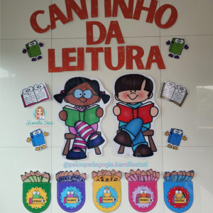 Cantinho da Leitura 1: painel com envelopes de letras, sílabas, palavras e frases